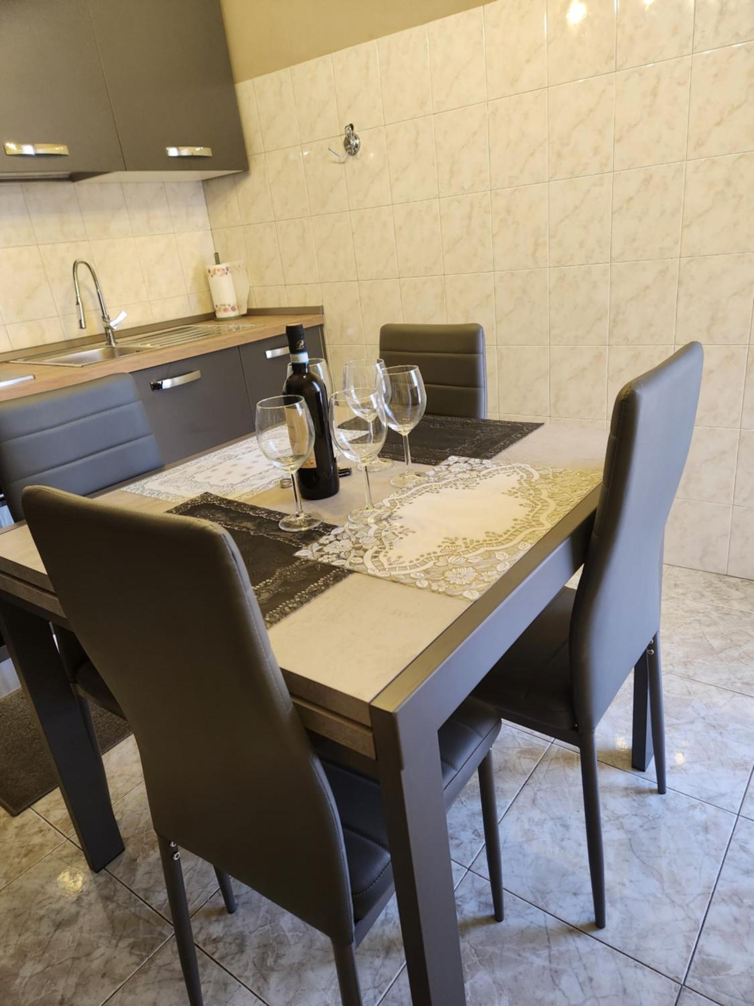 Casa Teresa Appartement Alba  Buitenkant foto